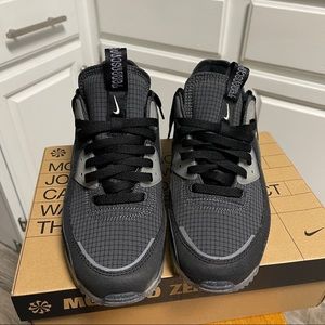 BRAND NEW Men’s size 10.5 Nike air max 90 Terrascape.